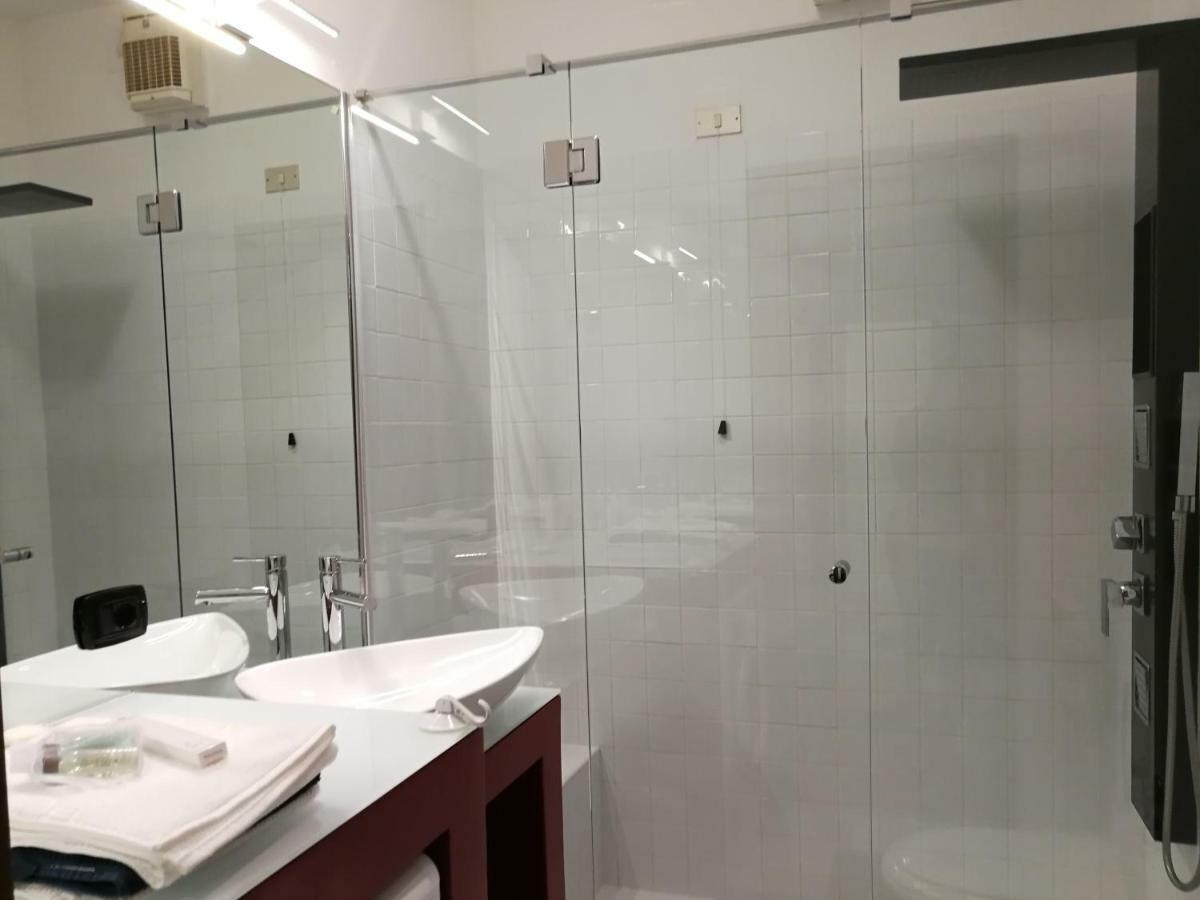 Carducci Apartment - The V Collection Turate Luaran gambar