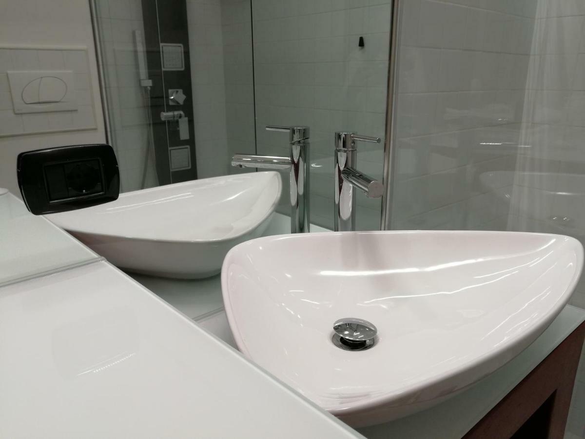 Carducci Apartment - The V Collection Turate Luaran gambar